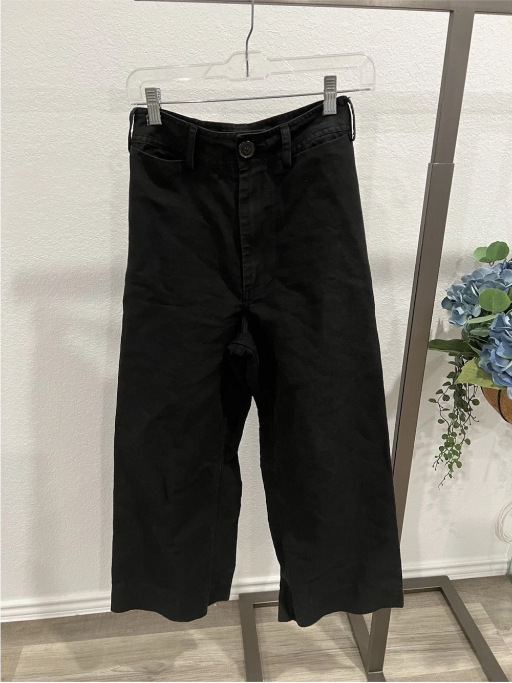Relaxed Black Women's Wide-Leg Jeans